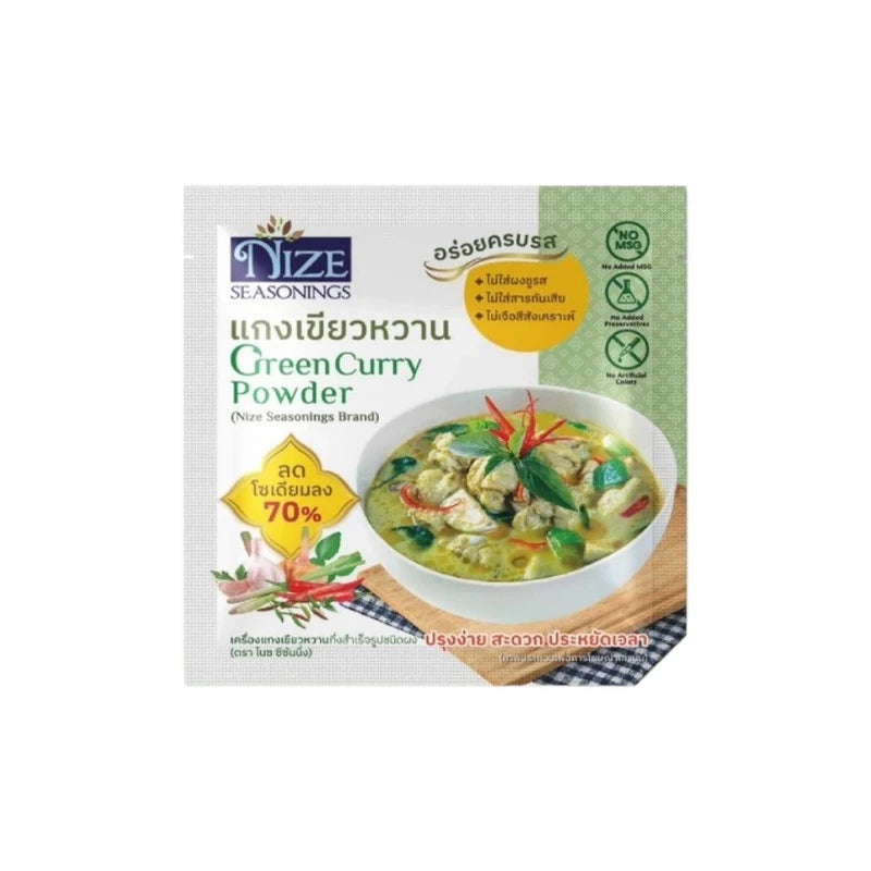 NIZE Clean Seasoning Powder Green Curry in a clear jar with green curry powder and fresh herbs on a wooden surface.