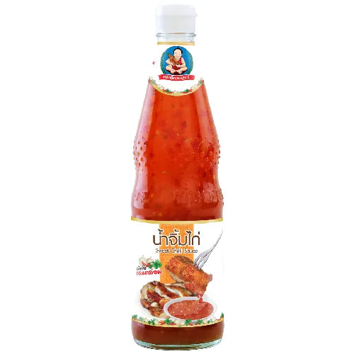 Bottle of DEKSOMBOON Sweet Chili Sauce 900g with red chili and garlic ingredients visible on the label