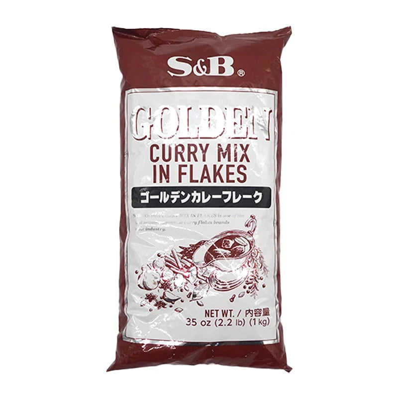 S&B Golden Curry Sauce Mix Flakes 1 kg package, showing golden curry flakes in a clear plastic bag.