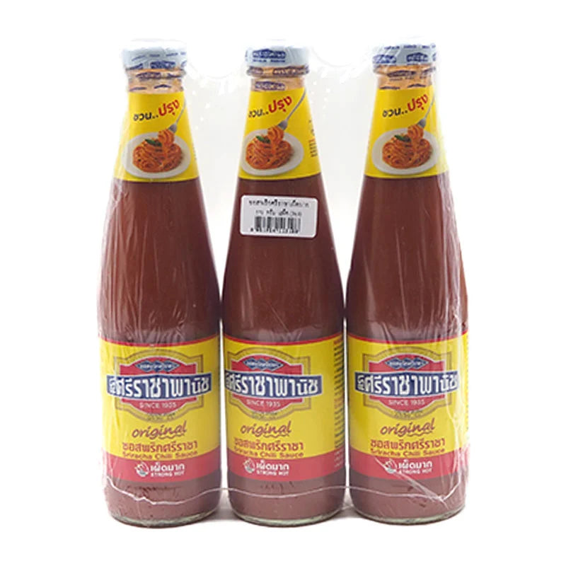 SRIRAJA PANICH Chili Sauce 570g bottle, close-up of spicy Thai chili sauce with vibrant red color and label details.