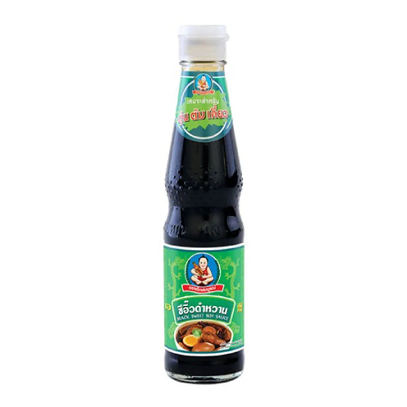 Black Sweet Soy Sauce by DEKSOMBOON in a 400g bottle, showcasing its rich dark color and smooth liquid texture.