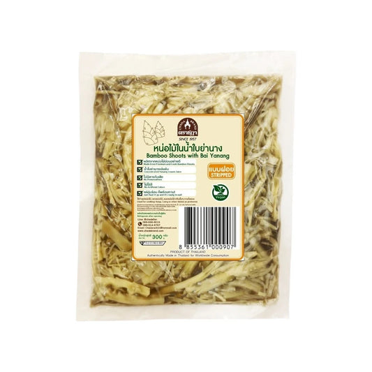 Chada shredded bamboo shoots in Yanang leaf juice, 300g, featuring fresh bamboo shoots in vibrant green Yanang leaf liquid.