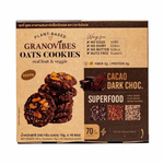 Granovibes Cacao & Dark Chocolate Cookie showing a crispy cookie with chocolate chunks on a white plate