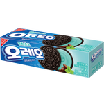 Nabisco Oreo Mint Choco Sandwich Cookies showing chocolate cookies with mint filling inside