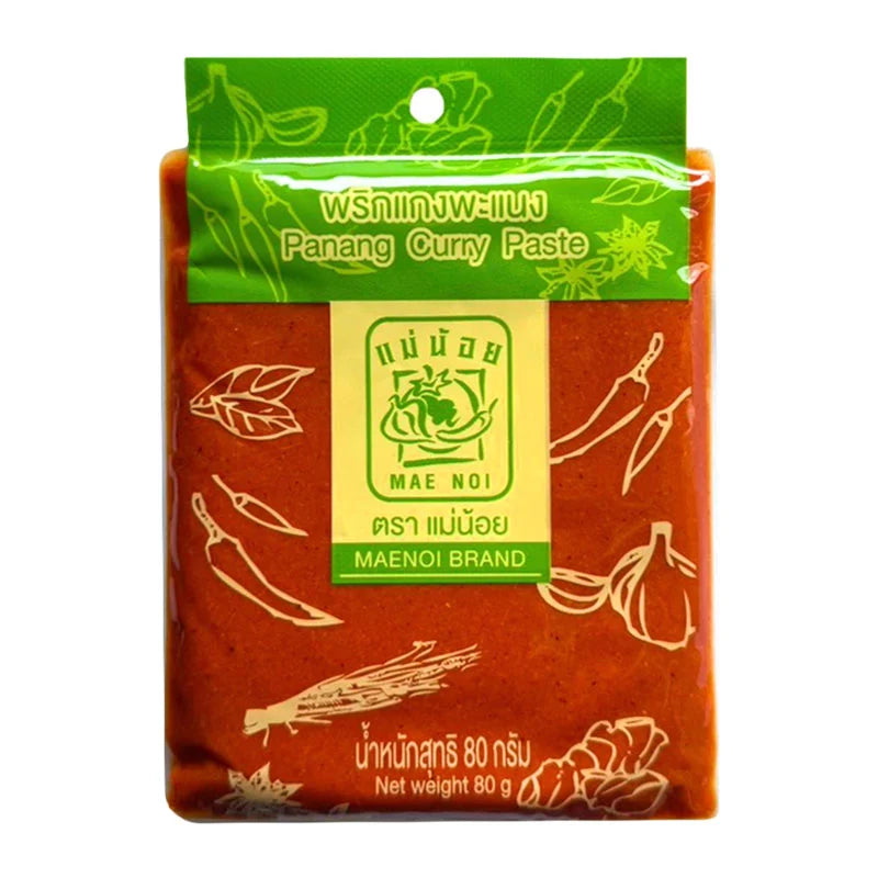 MAENOI Panang Curry Paste 80g jar, close-up of the flavorful Thai curry paste with vibrant red chili and spice ingredients.