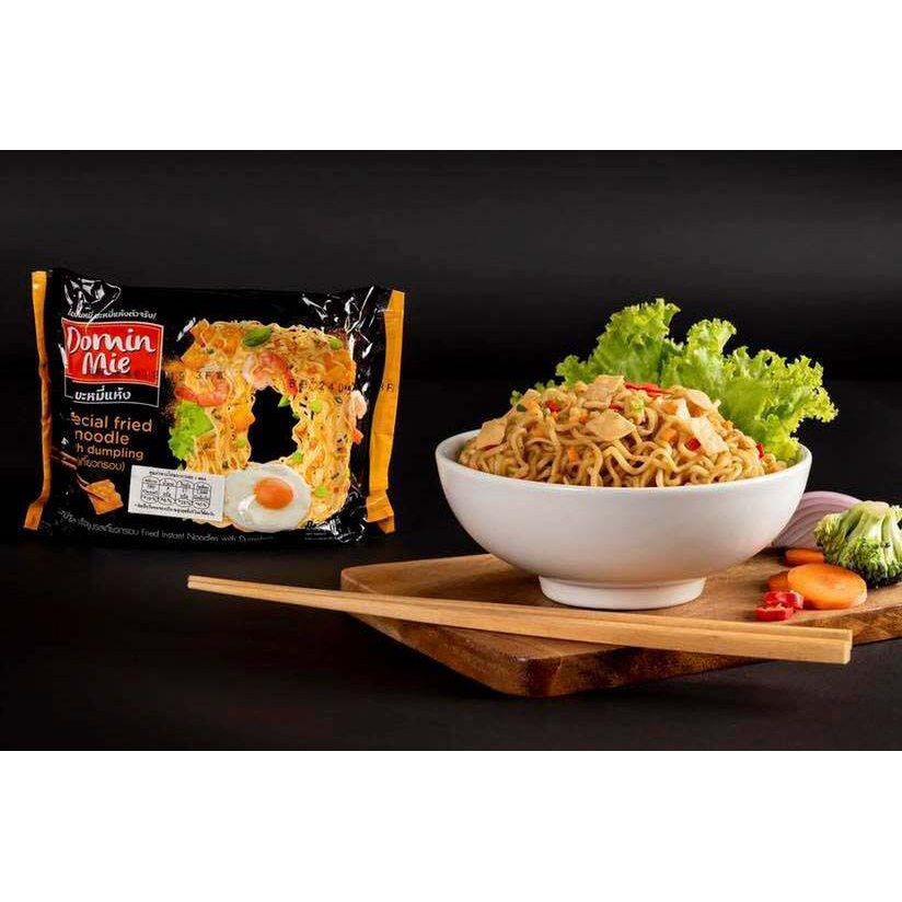 Domin Mie Fried Instant Noodles With Dumpling