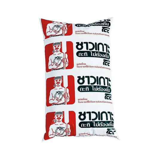 Coconut milk in a 1-liter carton from CHAOKOH, creamy white liquid with a smooth surface, suitable for cooking and beverages.