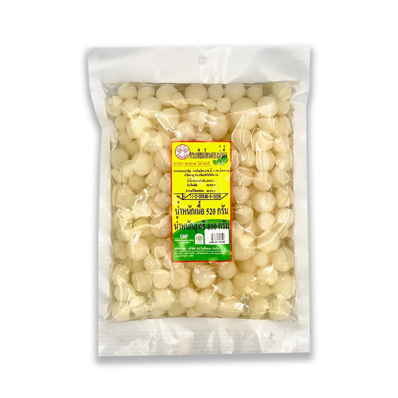 SANPUENG garlic with honey in an 800g jar, showcasing fresh garlic cloves infused with honey in a clear glass jar.