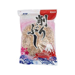 Dried bonito flakes from Siam Food Services in a 40g package, ideal for Japanese cuisine and seasoning.