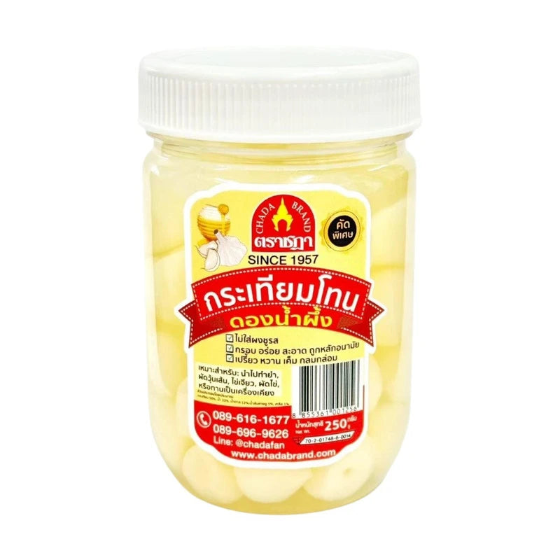 Chada Honey Pickled Single-Clove Garlic 250g, crispy and flavorful, ideal for yum, grilled pork neck, and stir-fried vermicelli dishes.