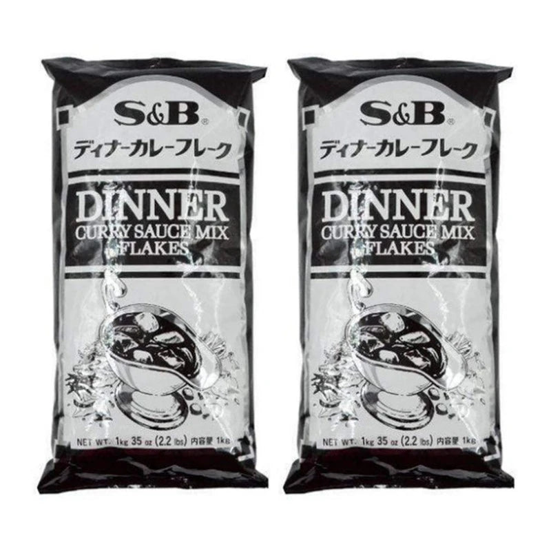 S & B Dinner Curry Mix flakes with curry powder, rapeseed oil, and sautéed onions in a 1kg bag, shown in a close-up image.