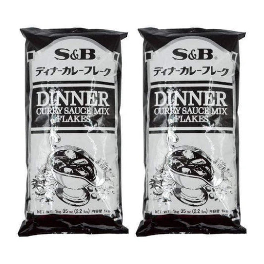 S & B Dinner Curry Mix flakes with curry powder, rapeseed oil, and sautéed onions in a 1kg bag, shown in a close-up image.
