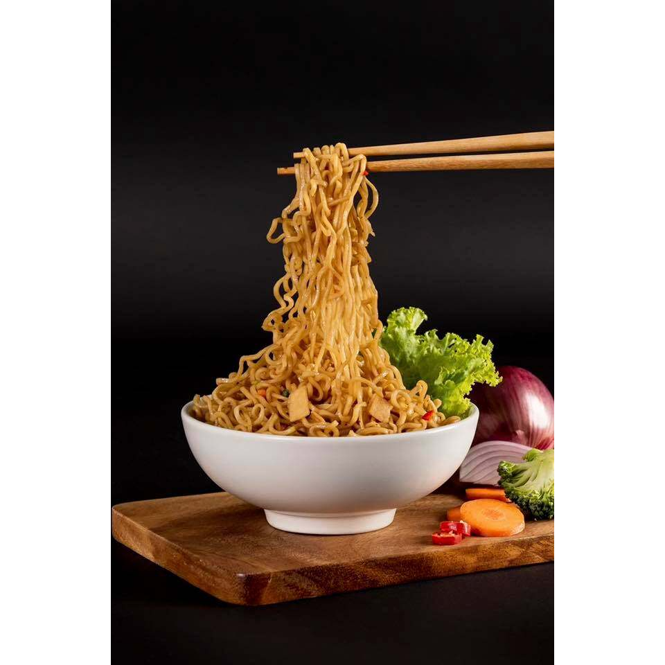 Domin Mie Fried Instant Noodles With Dumpling