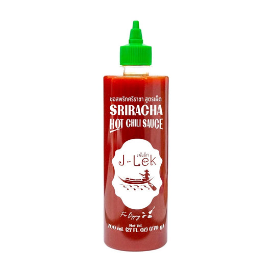 J-Lek Sriracha hot chili sauce bottle with red chili peppers and sauce on a white background, 820 g jar.