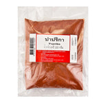 Makro paprika powder in 200g package, dry grocery product with bright red spice in a clear plastic bag.